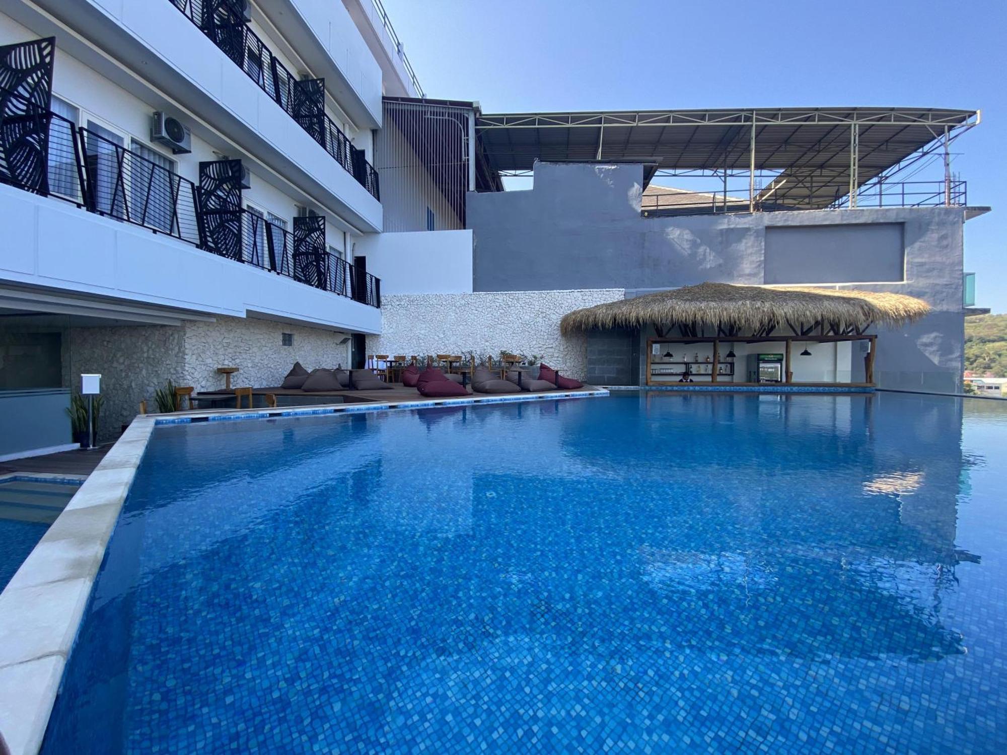 Zasgo Hotel ลาบวนบาโจ ภายนอก รูปภาพ